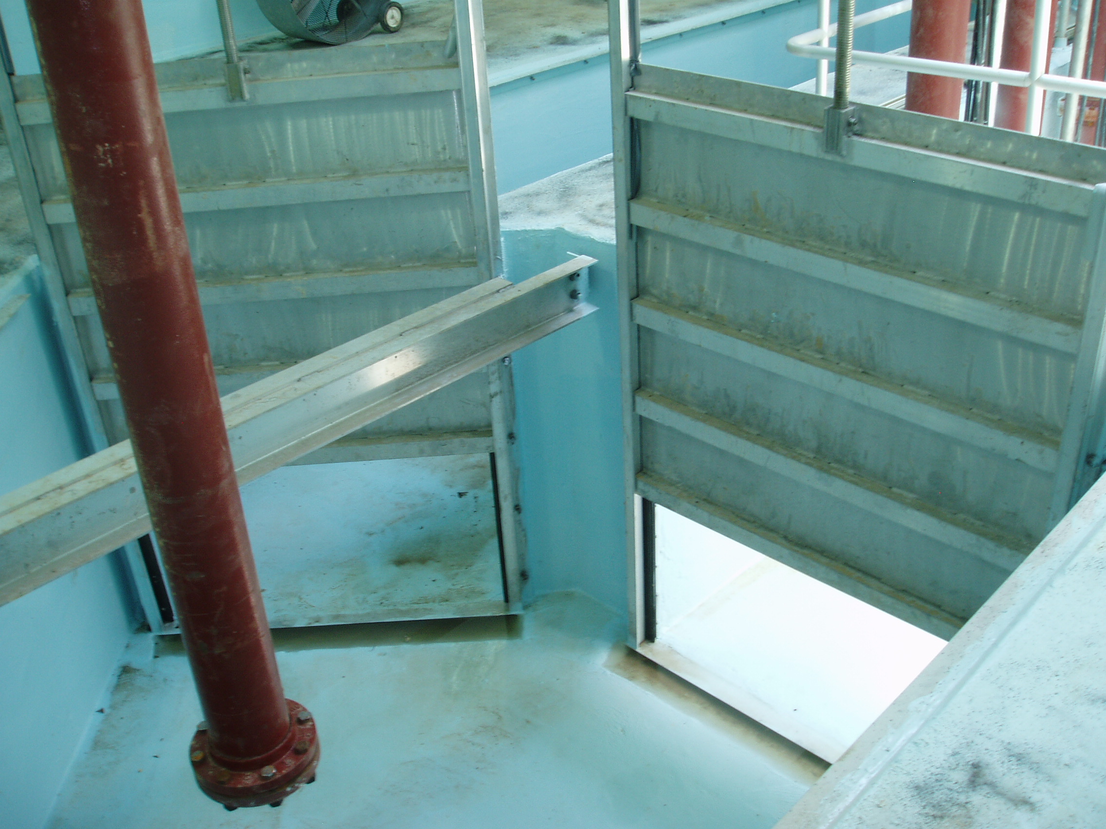 Raven Epoxy applied to sluice gate channels at a wastewater treatment plant. 